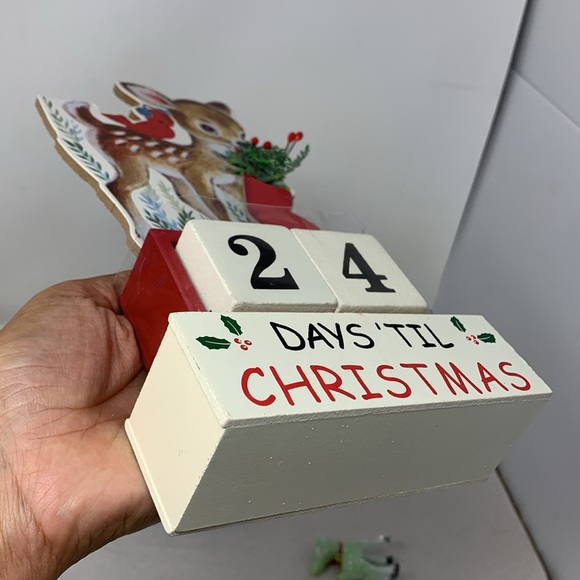 3 piece Christmas lot : wreath, countdown calendar & baby deer holiday decor - Picture 15 of 16